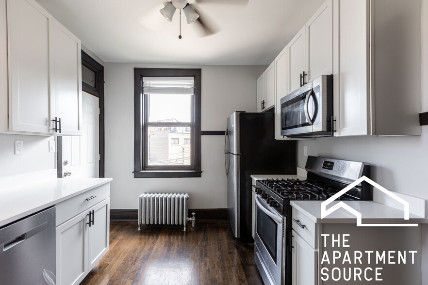 Building Photo - 3823 N Drake Ave