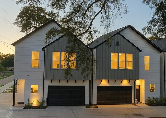 Building Photo - 4922 Hoover St