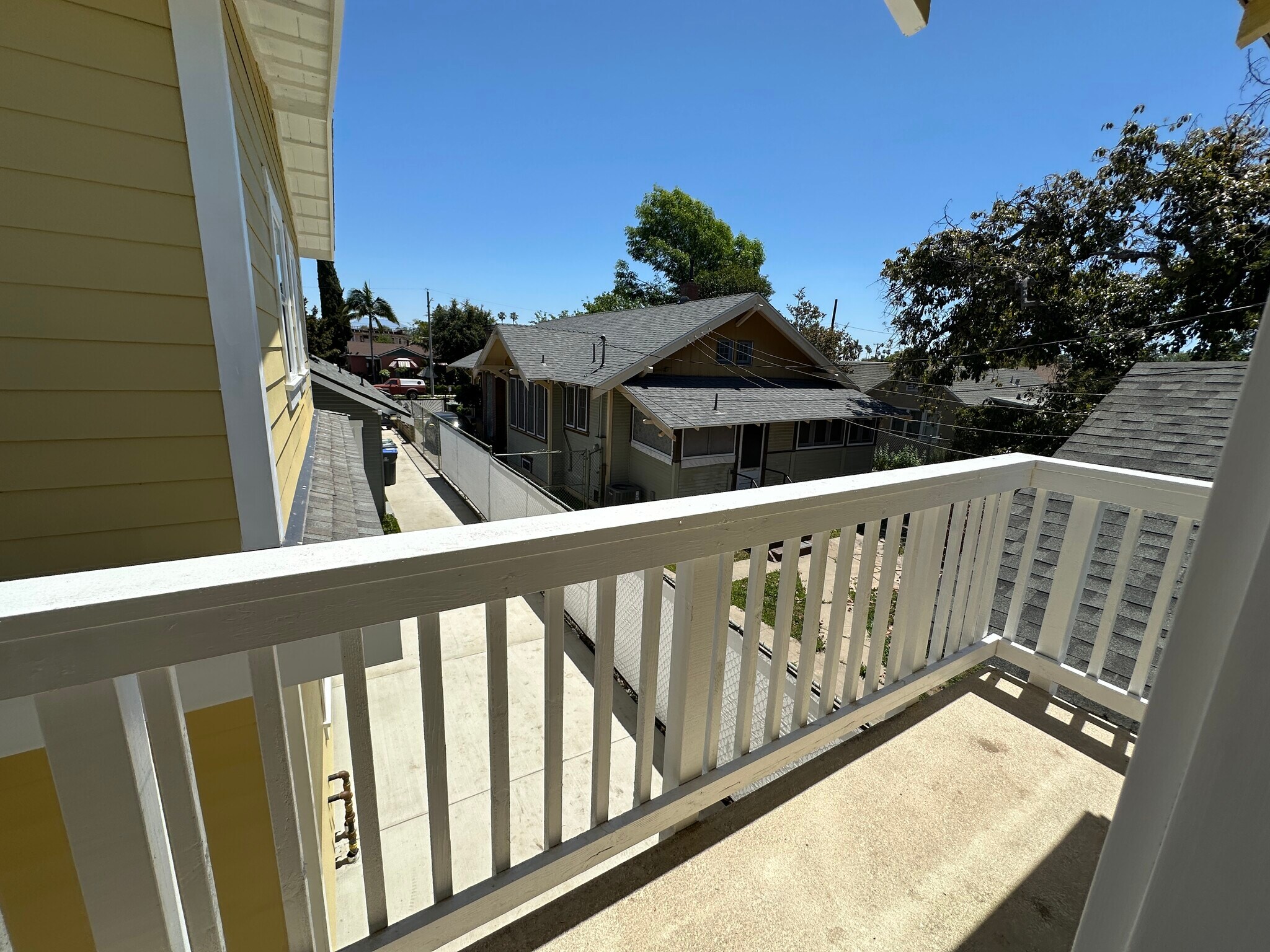 Building Photo - 616 S Van Ness Ave