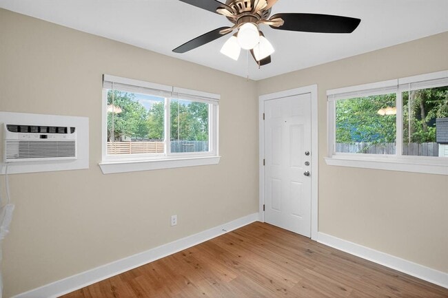 Building Photo - 515 W 8th St