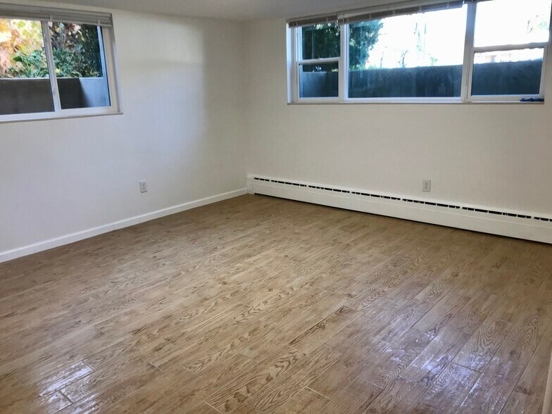 Building Photo - 975 W 300 N