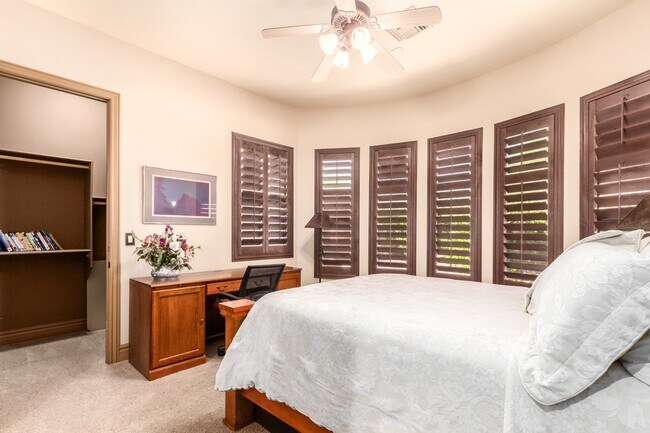 Stunning 3 bedroom, 2.5 bathroom home for lease in beautiful Rio Verde! - 26446 N Avenida del Ray