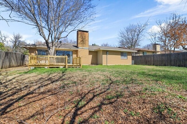 Building Photo - 1020 Mountview Dr