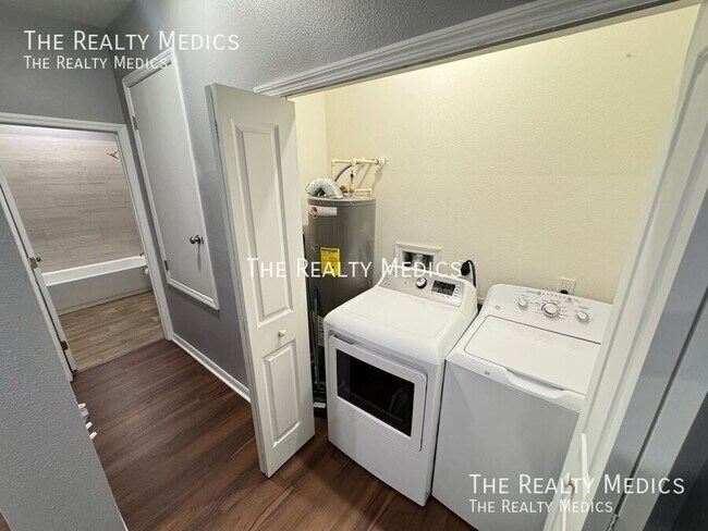 Building Photo - 1999 Marshall St