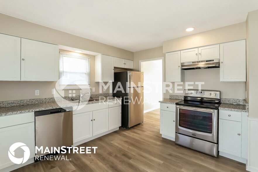 Building Photo - 821 E Northview St