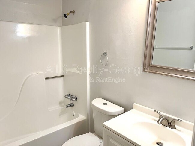 Building Photo - 86 Church St