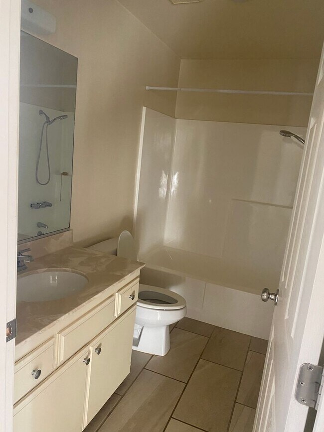 Building Photo - 4401