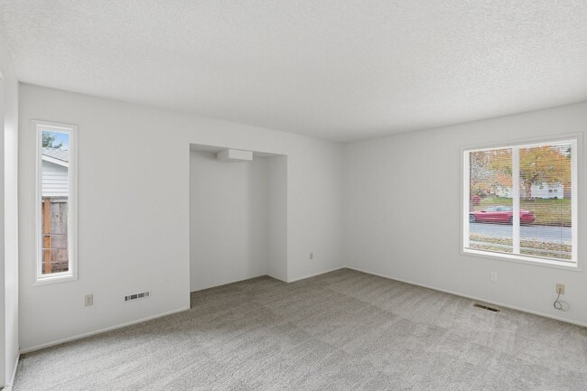 Building Photo - Freshly Updated 3-Bedroom Home with Fenced...