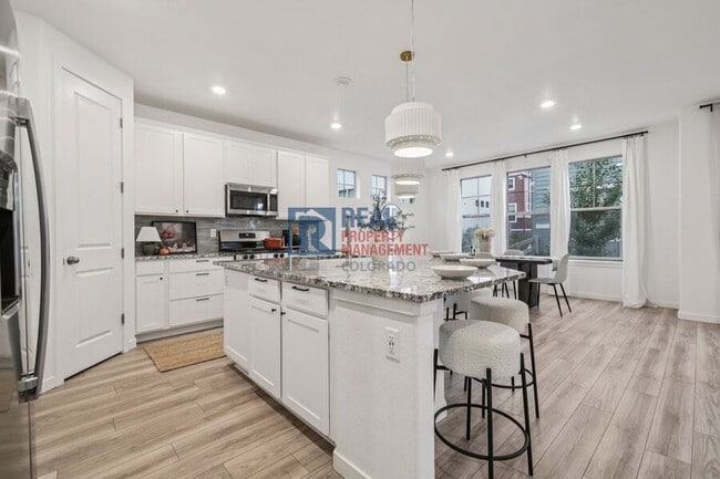 Building Photo - 8396 Bijou Crk Ave