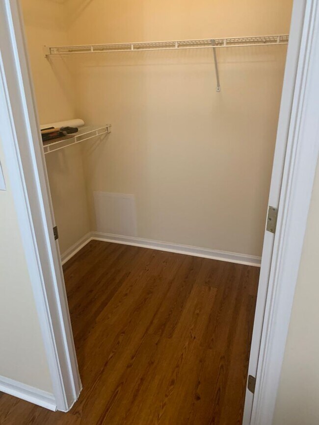 Building Photo - 411 Water St