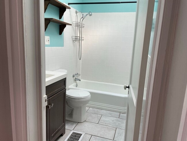 Building Photo - 2-Bedroom on Patterson Park in Highlandtow...