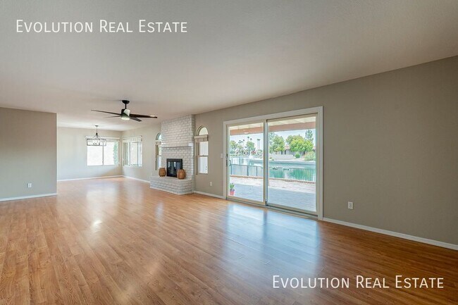 Building Photo - 2033 S Paseo Loma
