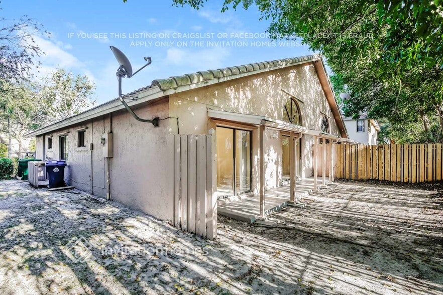 Building Photo - 4162 NW 114th Ave