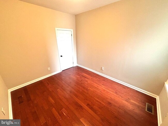 Building Photo - 809 Morris St