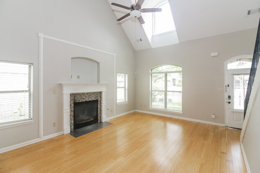 Building Photo - 450 Green Willow Cove