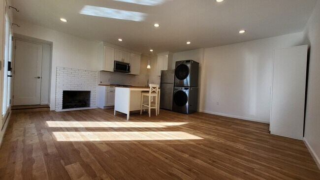 Primary Photo - 3958 Lees Ave