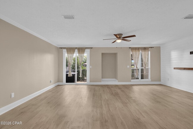 Building Photo - 1365 Capri Dr