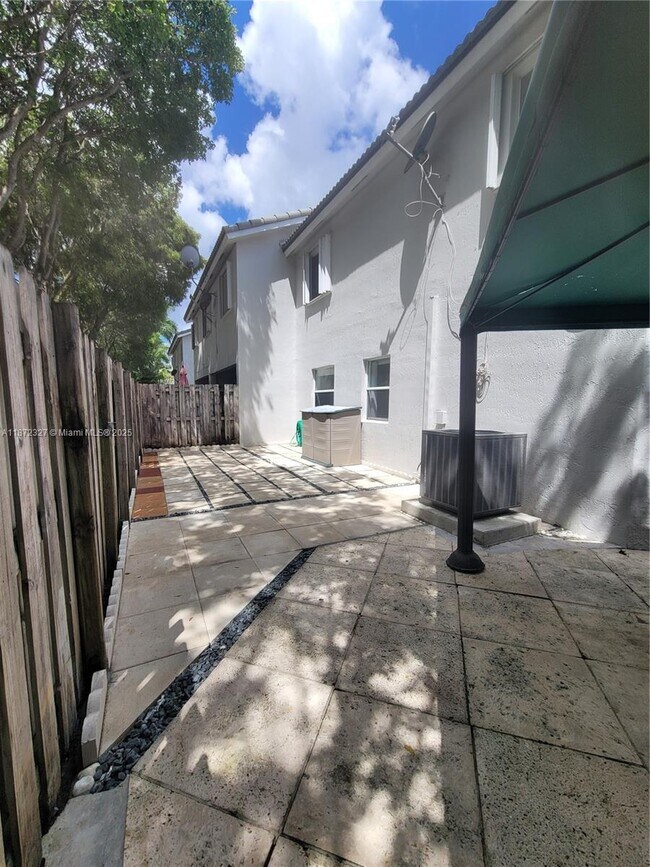 Building Photo - 14385 SW 120th Ct