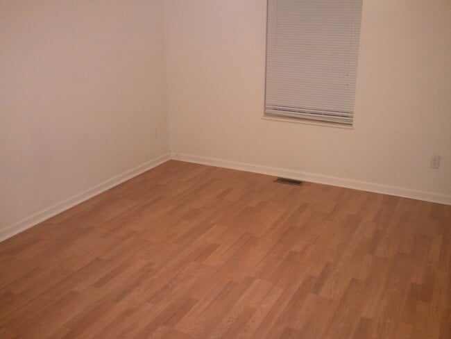 Building Photo - 2445 Hoitt Ave