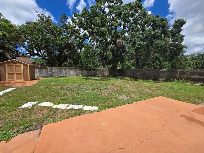 Building Photo - 1630 Summerdale Dr