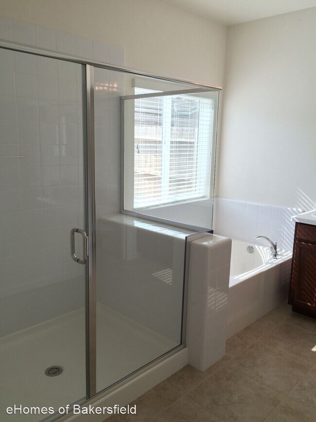 Building Photo - 4 br, 2 bath House - 5817 Moonstone Peak Dr