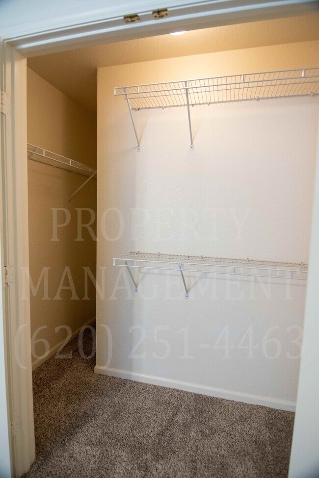 Building Photo - 2 Bedroom 2 Bath