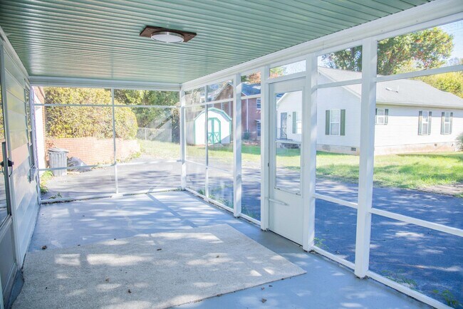 Building Photo - 700 Grove Ave