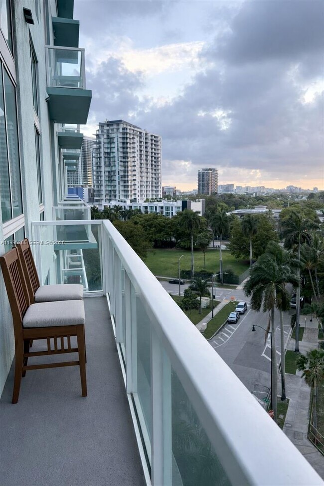 Building Photo - 1900 N Bayshore Dr