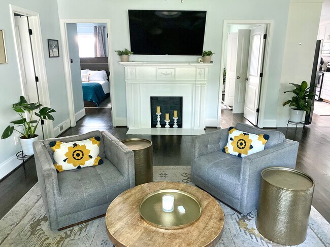 Building Photo - 4274 4th Ave S