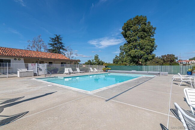 Building Photo - 1001 Crescent Bend