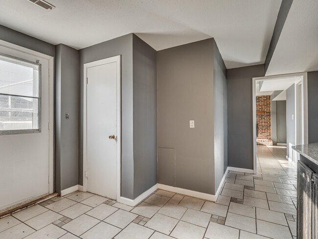 Building Photo - 2520 SW 68th St