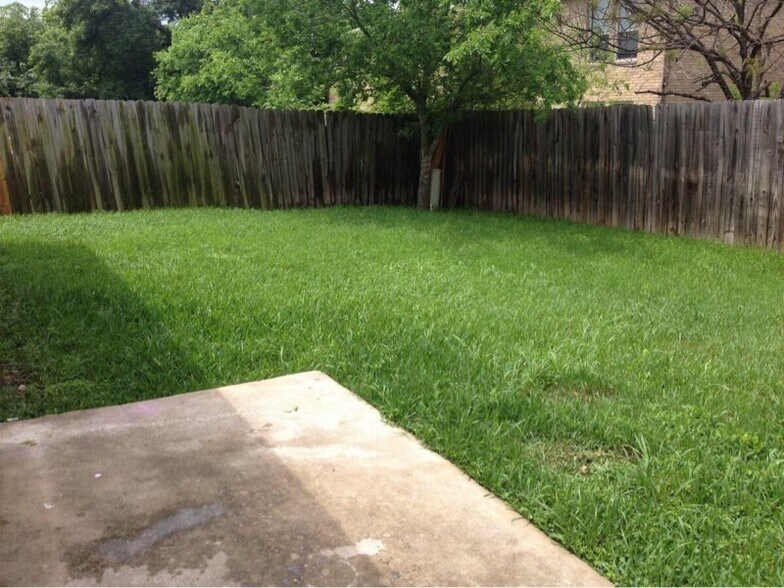 Building Photo - 7613 Oak Chase