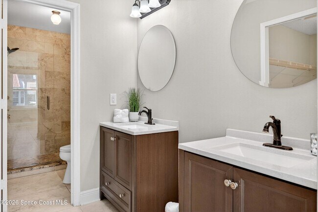 Building Photo - 737 Green Valley Ln