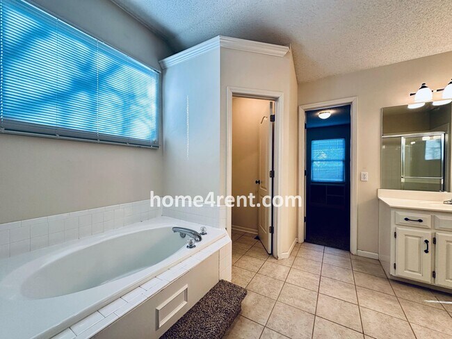 Building Photo - Blue Valley Northwest home on a cul-de-sac w/ granite counters, ss appliances and fenced yard!