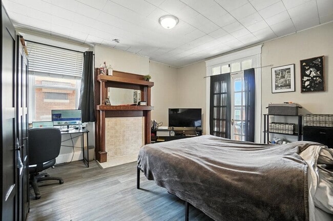 Building Photo - 6 bed/3.5 bath on Atkinson, Mins. from UC for Only $650/pp ($3900/mo)!