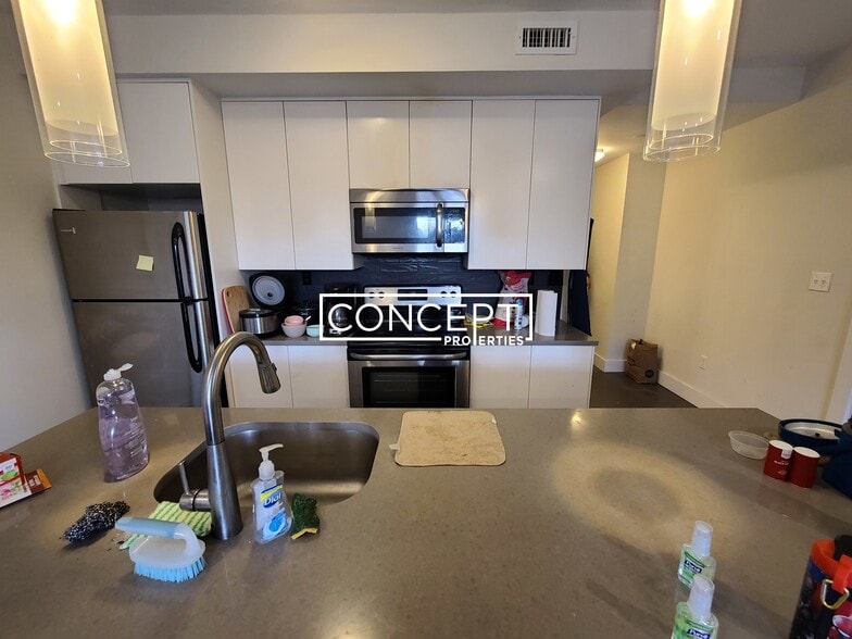 Building Photo - 659 Massachusetts Ave