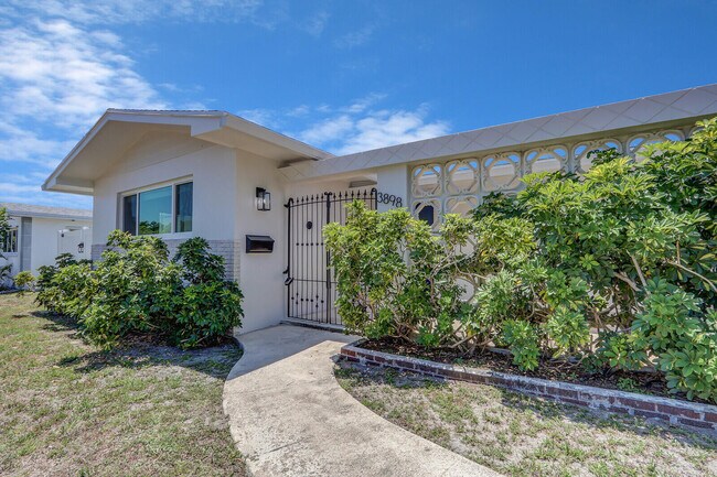 Building Photo - 3898 Holly Dr