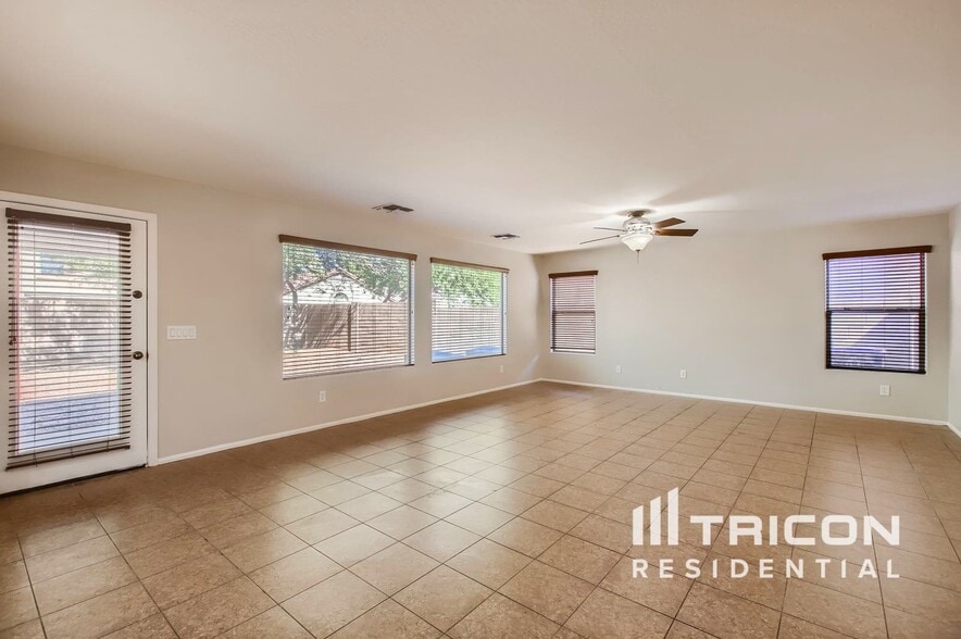 Building Photo - 40352 W Novak Ln