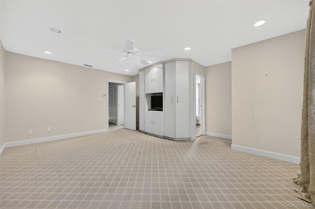 Building Photo - 7 Meadowood Dr