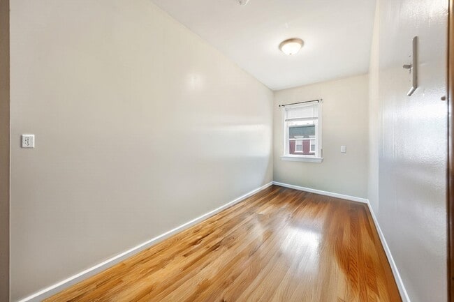 Building Photo - 228 Willow Ave