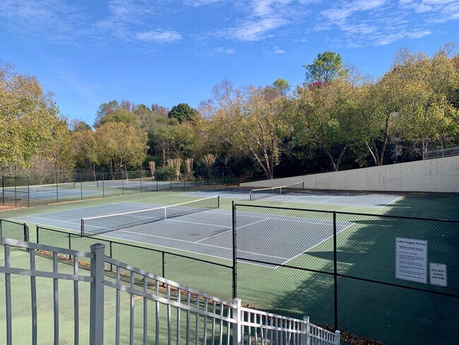 Building Photo - AMAZING Luxurious Residence, Near Educatio...