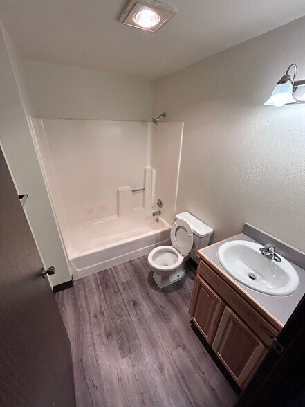 Building Photo - 401 Ranch Rd