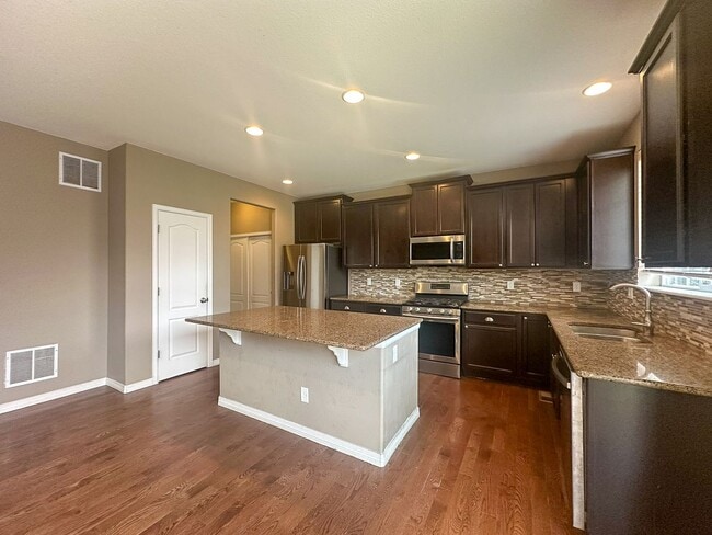 Building Photo - 4bd house in a heart of Dove Village!