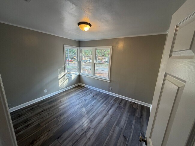 Building Photo - Nearly A New Home!