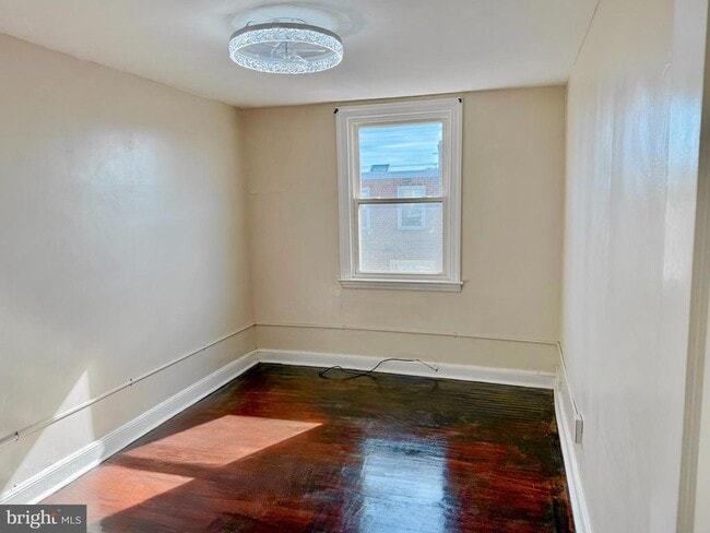 Building Photo - 116 W Berkley Ave