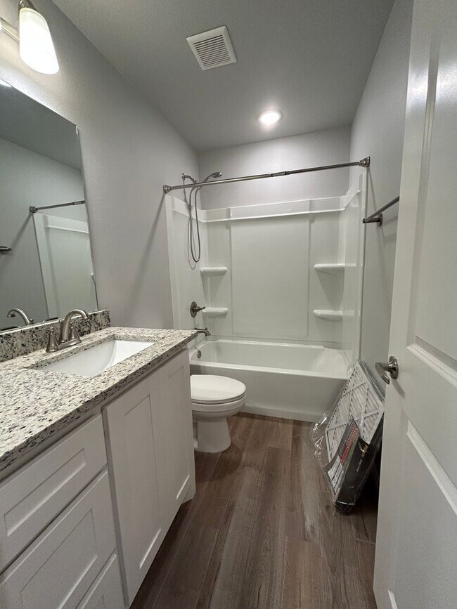 Building Photo - 2032 Twin Falls Dr