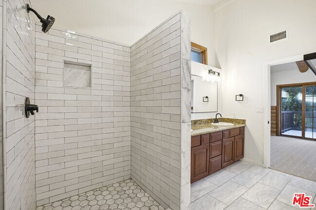 Building Photo - 373 Loftyhill Dr