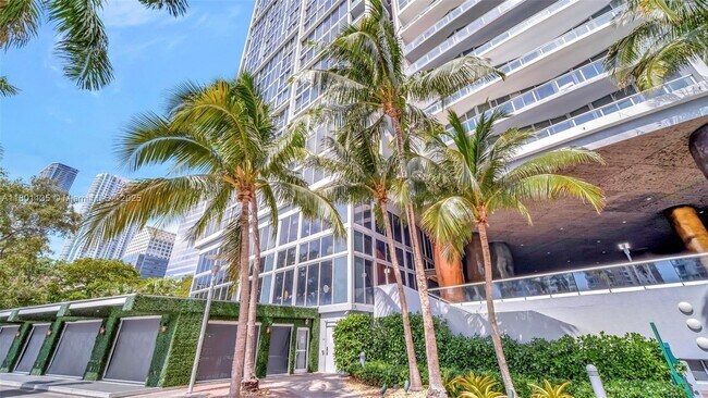 Building Photo - 495 Brickell Ave