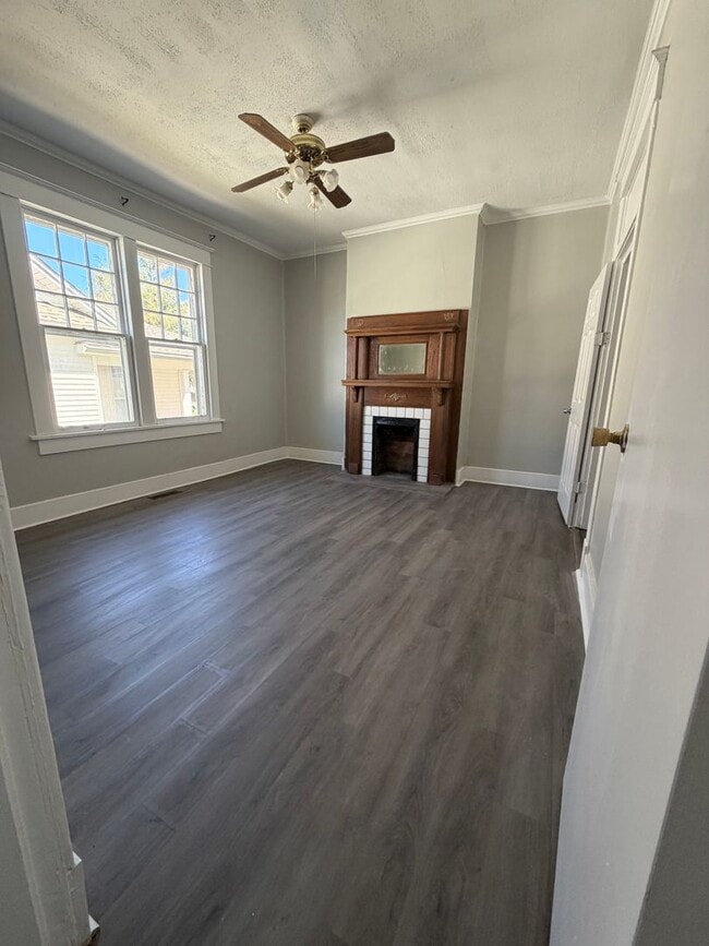 Building Photo - Deposit Special!