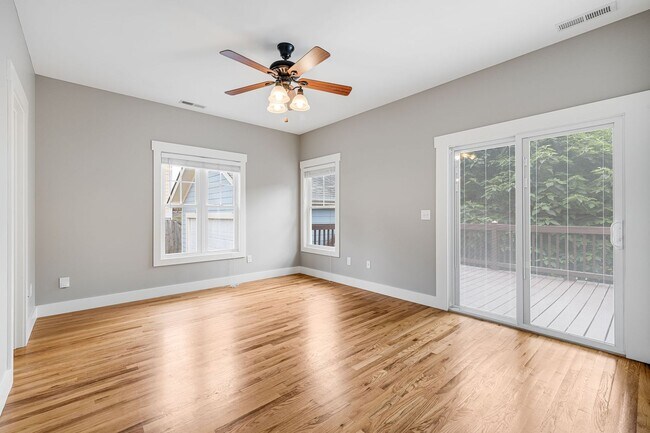 Building Photo - Beautiful 3-Bedroom Home with Garage in Es...